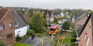 Der Einsatz der Feuerwehr in Tiefenbroich. Foto: FW Ratingen