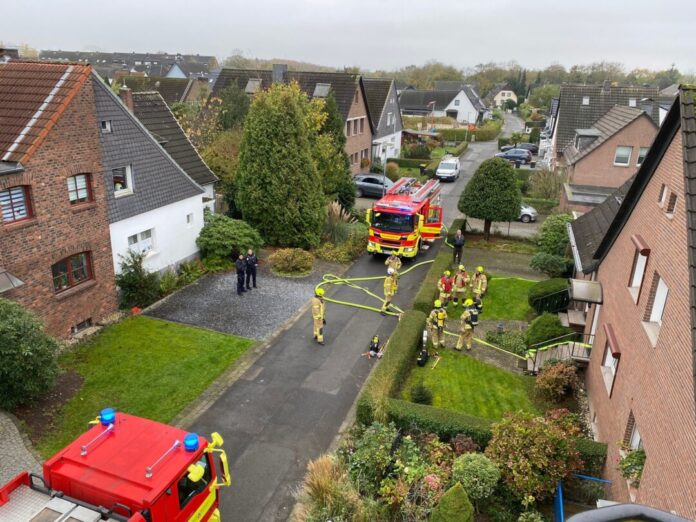 Der Einsatz der Feuerwehr in Tiefenbroich. Foto: FW Ratingen