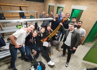Die Freude über den Punktgewinn ist groß. Foto: TuS 08 Lintorf