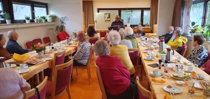 Die Pflege-Scouts stellen sich in den Seniorenbegegnungsstätten in Ratingen vor und führen erste Gespräche. Foto: Heike Kaufmann