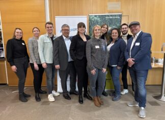 Mareike Joppien (Touristisches Marketing Kreis Mettmann), Raphaela Gäsert (Touristisches Marketing Kreis Mettmann), Louis Vosse (Neanderthal Museum), Christian Rast (ift Freizeit- und Tourismusberatung GmbH), Tina Schmidt (IHK Düsseldorf), Katharina Sonius (Touristisches Marketing Kreis Mettmann), Louisa Wolf Gorny (ift Freizeit- und Tourismusberatung GmbH), Isa Fiedler (DEHOGA Nordrhein), Tim Mrowka (Hotel am Stadtpark Hilden) und Robert Krause (DEHOGA NRW). Foto: Kreis ME