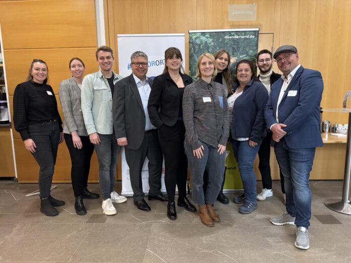 Mareike Joppien (Touristisches Marketing Kreis Mettmann), Raphaela Gäsert (Touristisches Marketing Kreis Mettmann), Louis Vosse (Neanderthal Museum), Christian Rast (ift Freizeit- und Tourismusberatung GmbH), Tina Schmidt (IHK Düsseldorf), Katharina Sonius (Touristisches Marketing Kreis Mettmann), Louisa Wolf Gorny (ift Freizeit- und Tourismusberatung GmbH), Isa Fiedler (DEHOGA Nordrhein), Tim Mrowka (Hotel am Stadtpark Hilden) und Robert Krause (DEHOGA NRW). Foto: Kreis ME