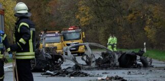 Bei dem verheerenden Unfall im Münsterland brannte ein Auto vollständig aus.