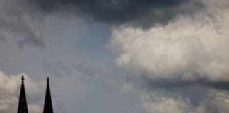 Zum Ende der Woche gibt es in Nordrhein-Westfalen viele Wolken. (Symbolbild)