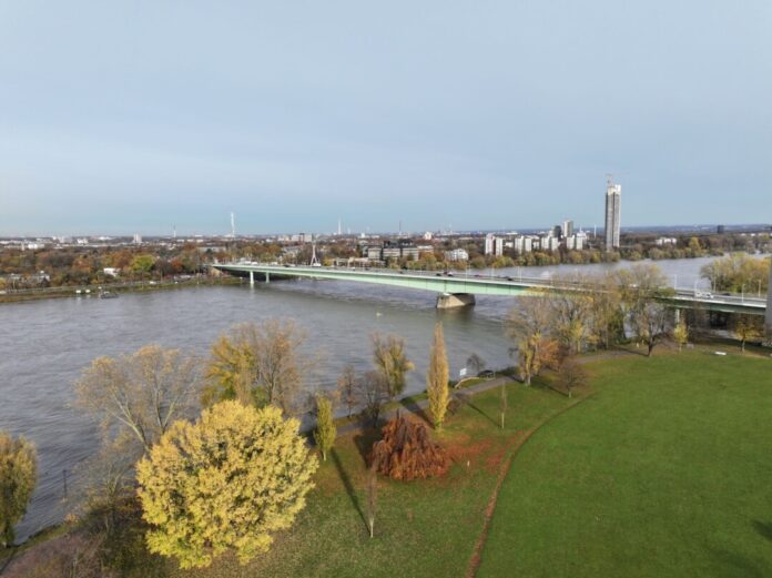 Im Fall verbotener Absprachen bei der Sanierung der Kölner Zoobrücke dauern die Ermittlungen der Staatsanwaltschaft an. Die Vorwürfe richten sich gegen acht Beschäftigte beteiligter Unternehmen.