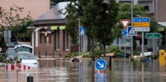 Mit dem Klimawandel nehmen laut Umweltministerium auch Hochwassergefahren zu. (Archivbild)