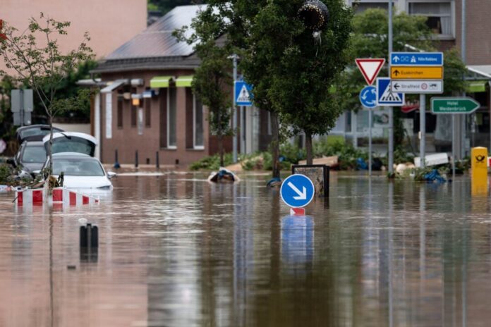 Mit dem Klimawandel nehmen laut Umweltministerium auch Hochwassergefahren zu. (Archivbild)