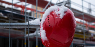 Auch wenn es im Winter für den Bau zu frostig wird: Die Jobs und der Lohn laufen weiter. Foto: IG BAU/ Tobias Seifert