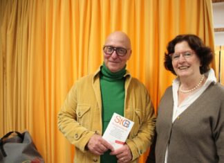Hendrik Thome aus Duisburg und die Vorsitzende des Vereins Neue Wege, Silvia Böhm. Foto: privat