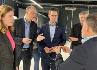 Sarah Harden, Klaus Wiener und Christoph Schultz im Gespräch mit Marcel Goebel (r.) Foto: Büro Wiener