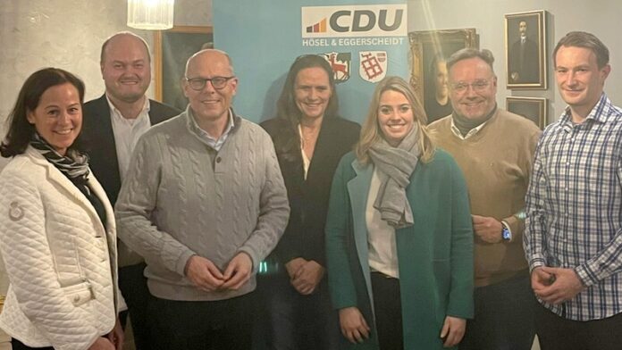Christiane Rühl, Peter Thomas, Peter Beyer, Tatjana Pfotenhauer, Theresa Dietz, Michael Droste und Robin Langer. Foto: CDU