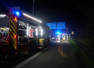 In den Abendstunden kam es auf der A44 zu dem Unfall. Foto: FW Ratingen