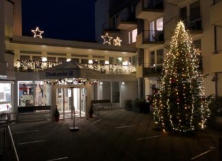 Am Haus Bavier sorgt ein Weihnachtsbasar für festliche Atmosphäre. Foto: Diakonie