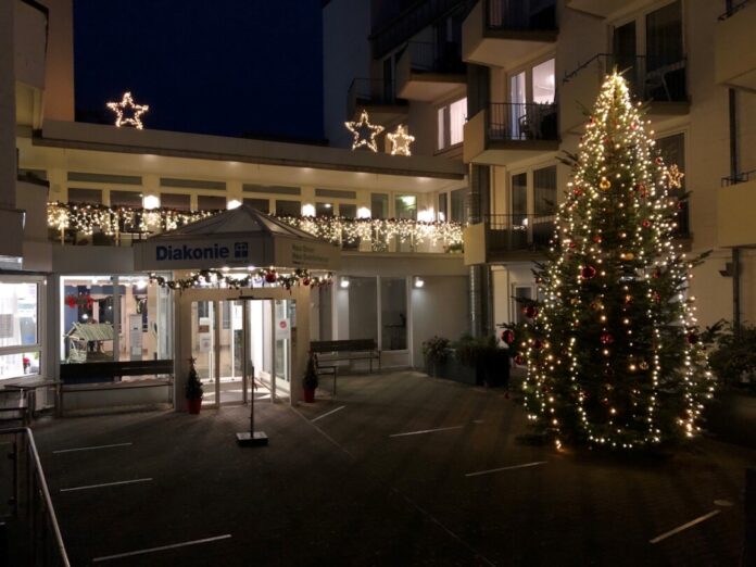 Am Haus Bavier sorgt ein Weihnachtsbasar für festliche Atmosphäre. Foto: Diakonie