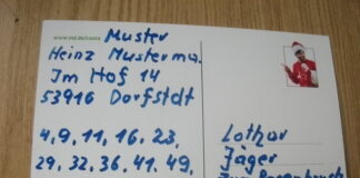 Mit einer Postkarte an Lothar Jäger beginnt das Bingo. Foto: privat