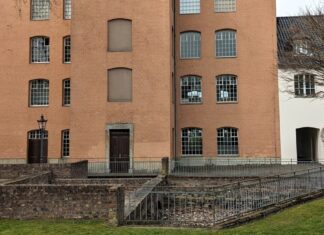 Es geht durch die Textilfabrik in Cromford. Foto: LVR-Industriemuseum/Miriam Breuer