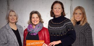 Mettmanns Gleichstellungsbeauftragte Karen Brinker ruft mit Jennie Weingartner, Ulrike Haug und Gabi Förster (v. l.), die im Frauennetzwerk Mettmann engagiert sind, zur Teilnahme am Orange Day auf. Foto: Kreisstadt Mettmann