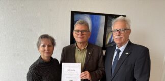 LVW-Vizepräsidentin Gabriele Pappai, Ralf Schefzig und Landrat Thomas Hendele. Foto: Kreisverkehrswacht