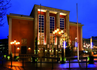Die Silvesterparty mit Konzert und Büfett nach der „Istanbul“-Vorstellung gibt es am 31. Dezember im Grillo-Theater. Foto: Peter Wieler
