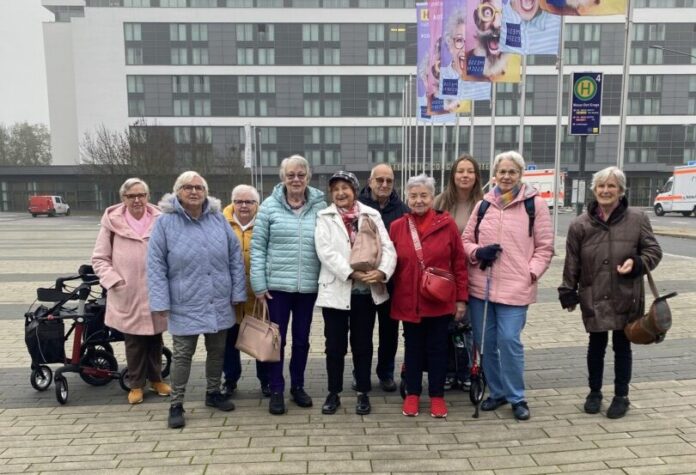 Die Ausflügler vor der Messe in Essen. Foto: privat