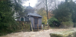 In Langenberg stieg der Wasserpegel deutlich an. Foto: FW Velbert