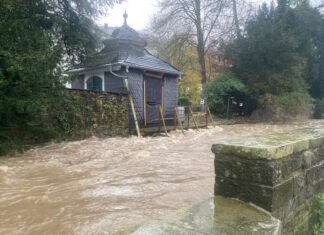 In Langenberg stieg der Wasserpegel deutlich an. Foto: FW Velbert