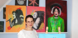 Kristina Kötter malt vor allem Acrylkunstwerke. Foto: Polizei