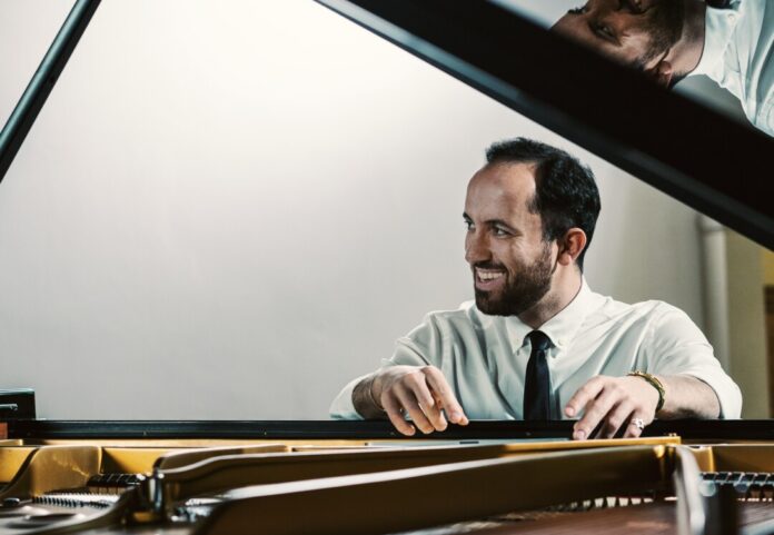 Der Pianist Igor Levit spielt in Essen. Foto: Felix Broede