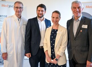 Feierliche Eröffnung der neuen Tagesklinik für Schmerztherapie und Rheumatologie: Dr. med. Hans Joachim Bergerhausen (Chefarzt für Rheumatologie, Fachklinik 360°), Svetlin Tontchev (Geschäftsführer Fachklinik 360°), Dr. med. Cornelia von Laue-Jandt (Chefärztin für Schmerztherapie, Fachklinik 360°) und Klaus Pesch (Bürgermeister der Stadt Ratingen) freuen sich über den Ausbau der Gesundheitsversorgung in Ratingen. Foto: Med 360°