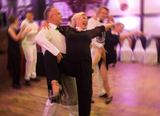 Zurück auf der Tanzfläche: Nach ihrer Knie-OP tanzt Karen Jentzen wieder schmerzfrei und voller Lebensfreude. Foto: Karen Jentzen