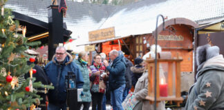 Am Schloss Hardenberg in Neviges findet auch dieses Jahr der mittelalterliche Weihnachtsmarkt statt. Foto: Volkmann