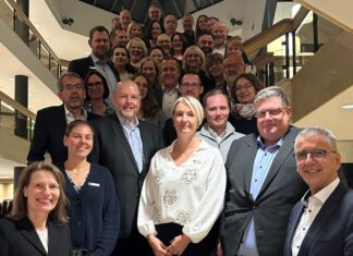 1.695 Jahre Sparkassengeschichte haben die Jubilare gemeinsam angehäuft. Foto: Sparkasse