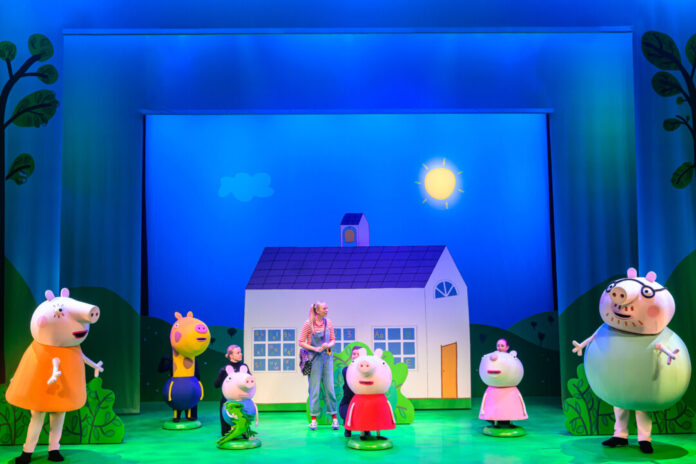 Peppa Wutz als Musical gibt es in Ratingen zu sehen. Foto: Wim Lanser/Theater auf Tour by Van Hoorne