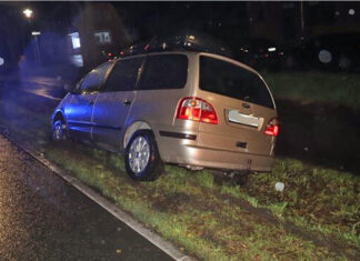 In Ratingen-Hösel ist ein Mann unter erheblichem Einfluss von Alkohol von der Fahrbahn abgekommen. Foto: Polizei