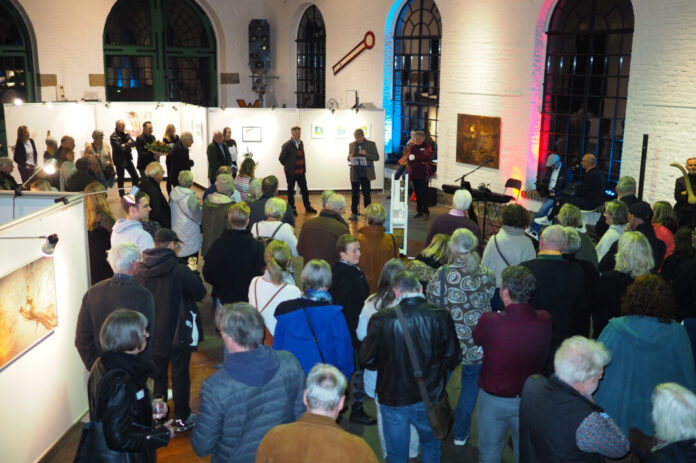 Die Vernissage lockte viele Kunstinteressierte nach Erkrath. Foto: Stadt Erkrath