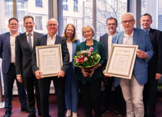 Als Versichertenälteste haben sich die drei Jubilare vor 25 Jahren für ein anspruchsvolles Ehrenamt entschieden. Denn sie müssen nicht nur viel Zeit für den Dienst an den Kundinnen und Kunden investieren, sondern bilden sich regelmäßig im Rentenrecht weiter. Foto: DRV