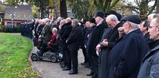 Am Volkstrauertag gedachten viele Lintorfer der Opfer der beiden Weltkriege und der Gewaltherrschaft der Nationalsozialisten. Foto: TuS 08 Lintorf