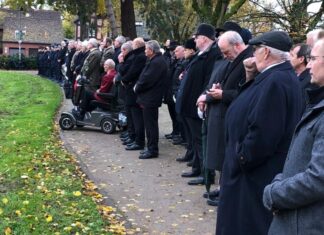 Am Volkstrauertag gedachten viele Lintorfer der Opfer der beiden Weltkriege und der Gewaltherrschaft der Nationalsozialisten. Foto: TuS 08 Lintorf