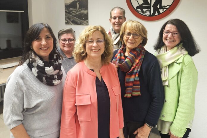 Der neue Vorstand des Fördervereins der Freiwilligen Feuerwehr Wülfrath: Franca Calvano, Nadine Tiebel, Kathrin Gerstacker, Mitte Anja Haas, Adelheid Heiden und Alexandra Joram. Foto: Stadt Wülfrath