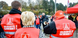 Die Beschäftigten der Firma Fondium (Mettmann), Witte Niederberg (Wülfrath), BKS (Velbert) und Wieland Werke (Velbert) legten einige Stunden ihre Arbeit nieder. Foto: IGM