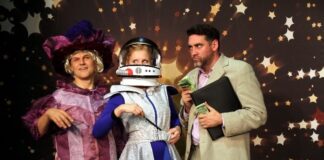 Am Donnerstag, den 14.11.2024, wird es beim Kindertheaterstück „Weihnachten auf der Erde“ um 16:00 Uhr in der Stadthalle Erkrath ganz weihnachtlich. Foto