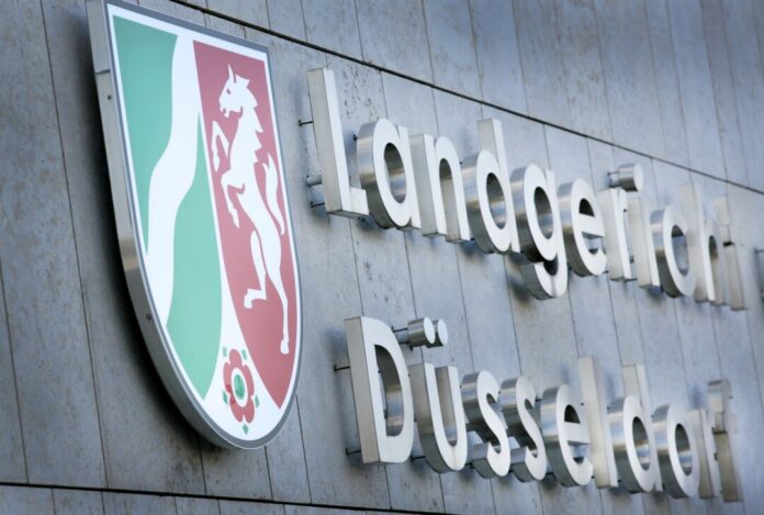 Das Landgericht Düsseldorf hat einen 46 Jahre alten Mann wegen Anstiftung zur Ermordung seiner eigenen Ehefrau zu einer langen Haftstrafe verurteilt. (Symbolbild)