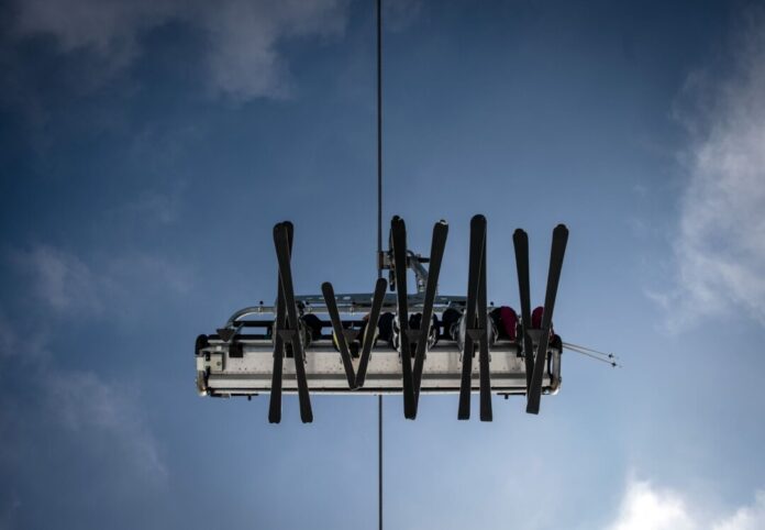 Am Freitag soll ein erster Lift in Winterberg aus dem Sommerschlaf erwachen. (Archivbild)