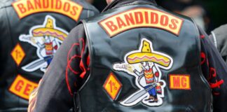 «Bandidos Germany» steht auf dem Rücken von Westen, die Mitglieder des seit 2021 verbotenen Motorradclubs tragen. (Archivfoto)