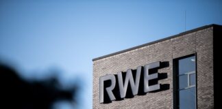 Nach dem Wahlsieg von Donald Trump bei den US-Präsidentschaftswahlen sieht der Energiekonzern RWE höhere Risiken für sein US-Geschäft. (Archivbild)