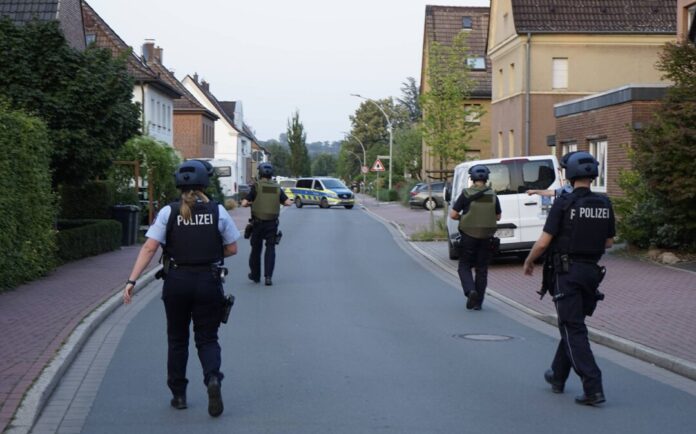 Im September gab es in Selm einen großen Polizeieinsatz, weil ein 96-Jähriger Vater auf seine Tochter geschossen haben soll. (Archivbild)