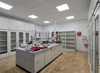 Blick in einen renovierten und modernisierten Physikraum. Foto: Kreisstadt Mettmann