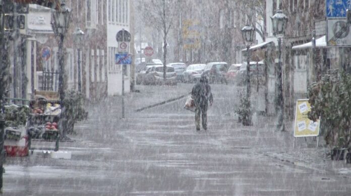 Nicht nur in Goch am Niederrhein, sondern auch in der Landeshauptstadt Düsseldorf fiel Schnee. 