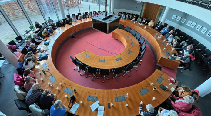 Das Forum Ehrenamt 2023 in einem Ausschusssaal des Bundestages Foto: Büro Griese