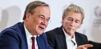 Der ehemalige NRW-Ministerpräsident Armin Laschet und der Sänger Peter Maffay sind Freunde und engagieren sich seit Jahren gegen Antisemitismus.